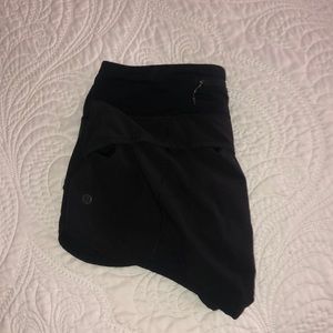 size 6 lululemon speed shorts-black